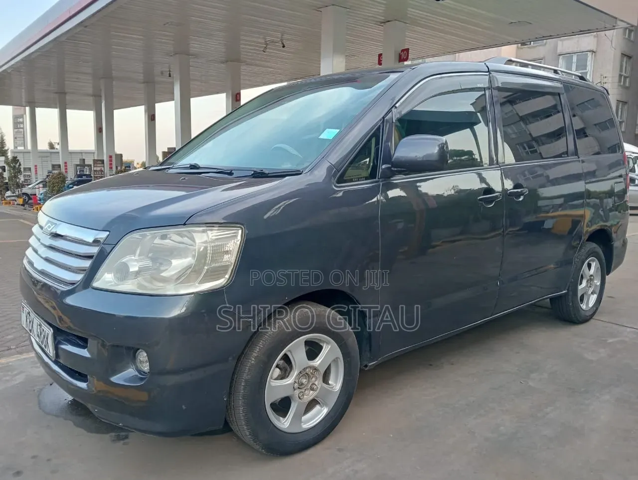 Toyota Noah 2.0 FWD (8 Seater) 2003 Black