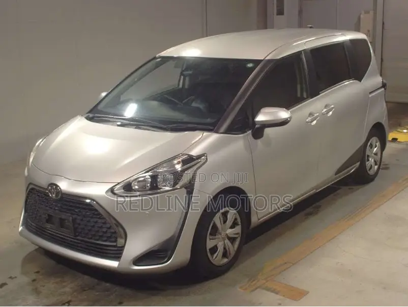 Toyota Sienta 1.5 FWD 2019 Silver