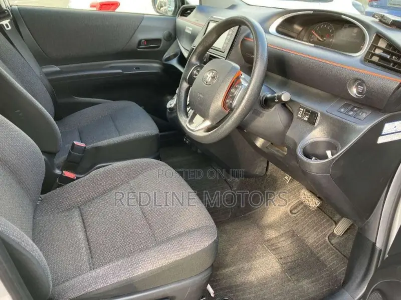 Toyota Sienta 1.5 FWD 2019 Silver