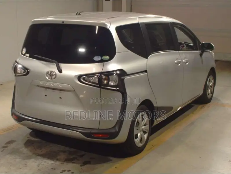 Toyota Sienta 1.5 FWD 2019 Silver