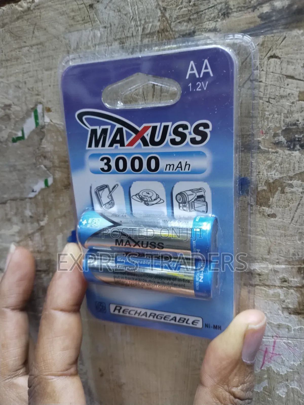 Microphone Triple AAA Rechargeable Batteries