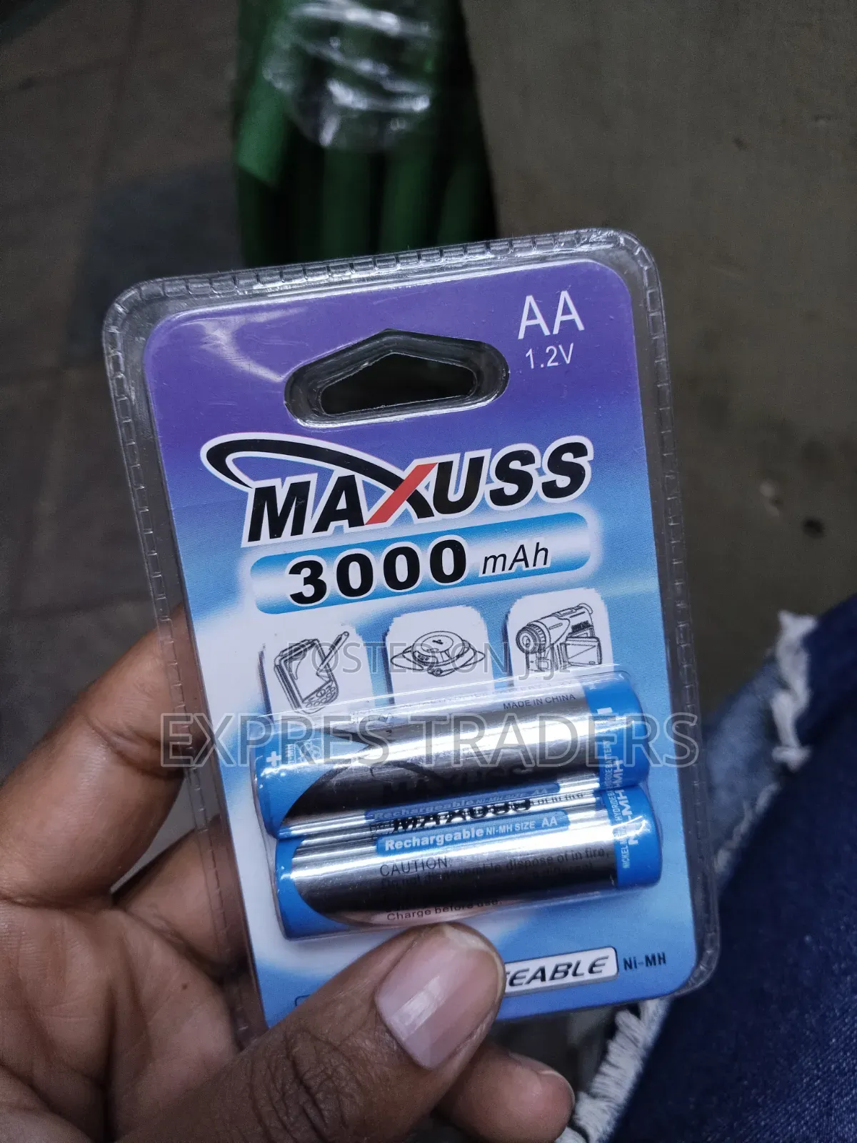 Microphone Triple AAA Rechargeable Batteries