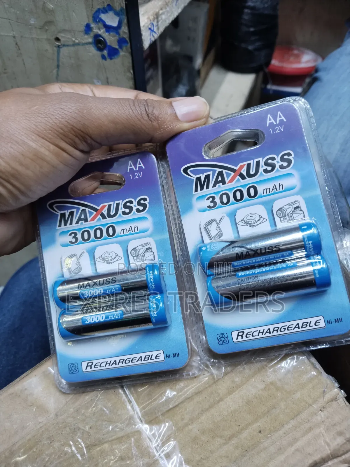 Microphone Triple AAA Rechargeable Batteries