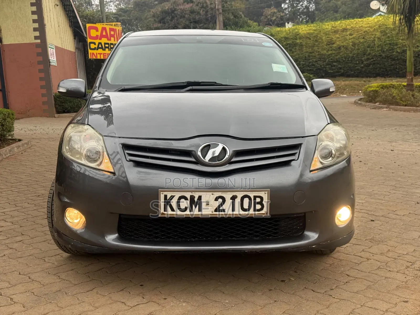 Toyota Auris 2011 Brown