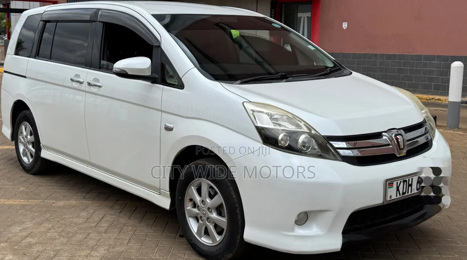 Toyota ISIS 1.8 L G-edition 2WD 2015 White