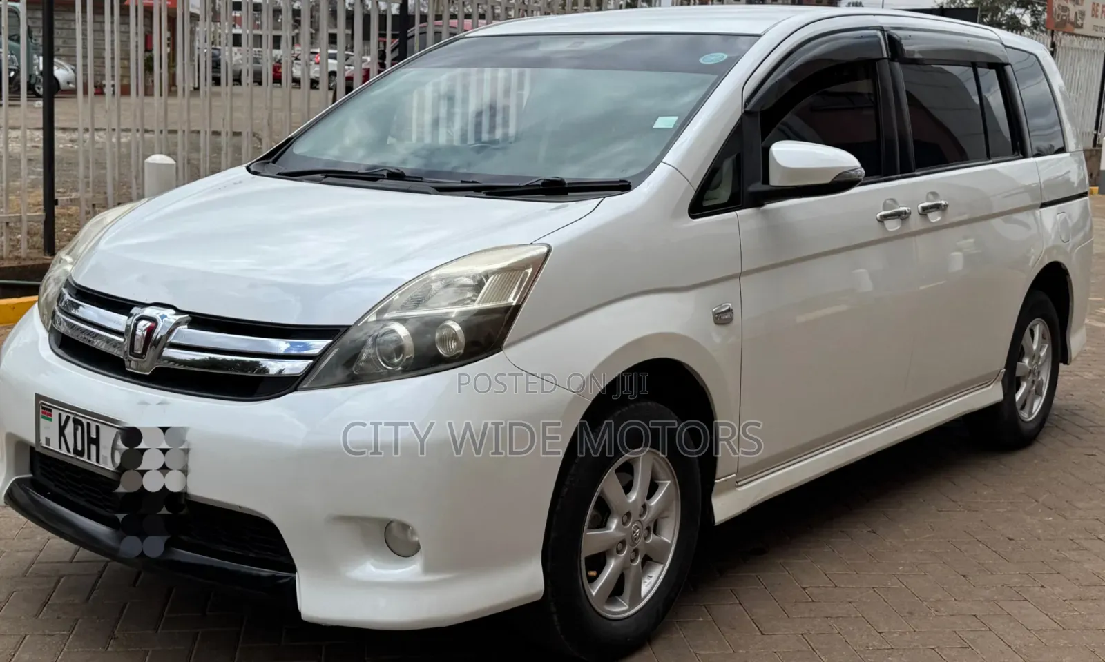 Toyota ISIS 1.8 L G-edition 2WD 2015 White