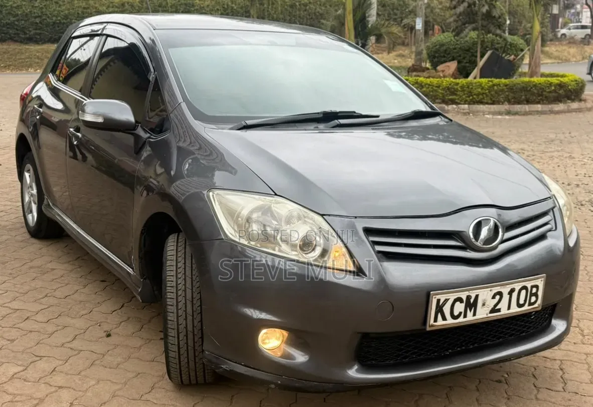 Toyota Auris 2011 Brown