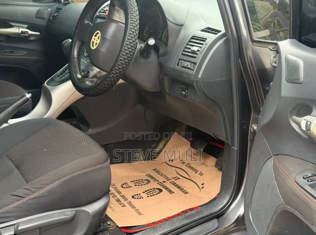 Toyota Auris 2011 Brown