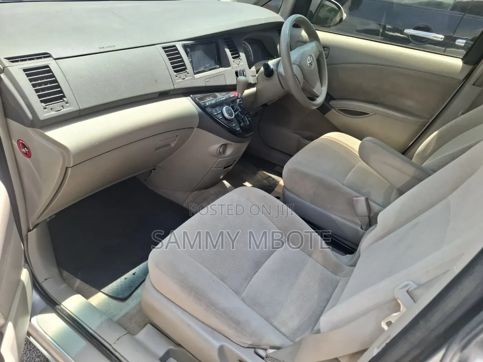 Toyota ISIS 1.8 G 2WD 2016 Silver