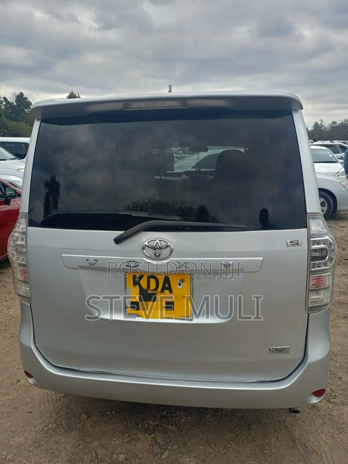 Toyota Voxy ZS 2WD 8-Seater 2013 Silver