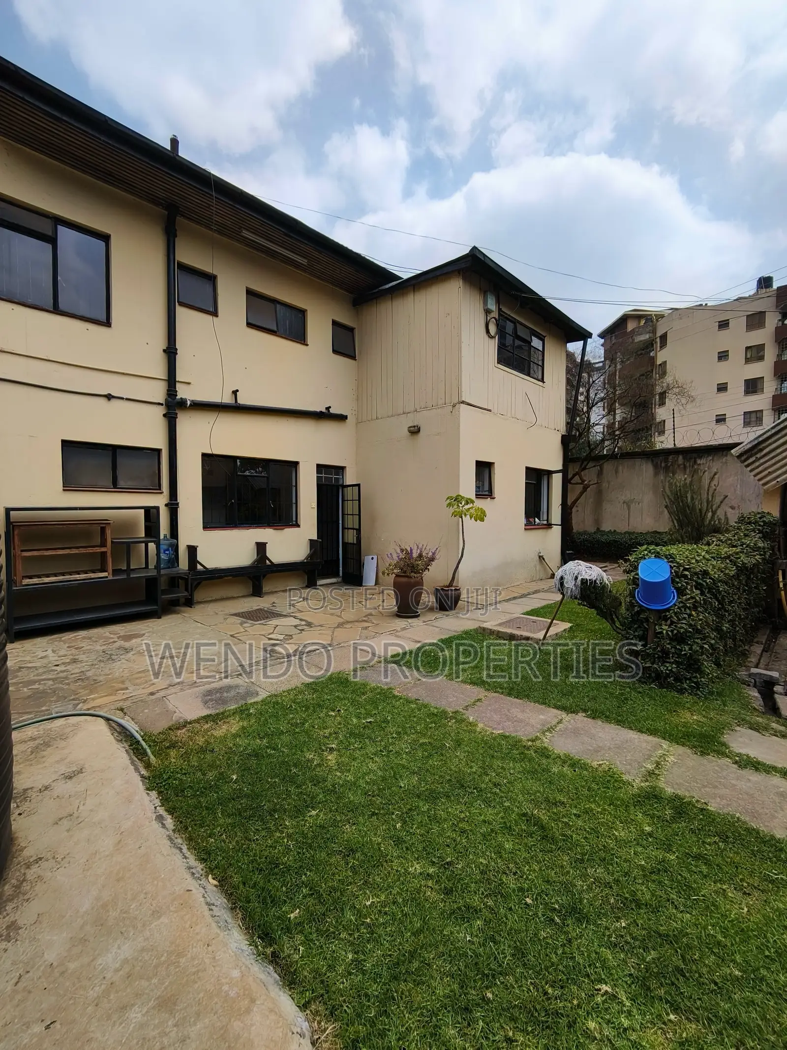 5bdrm House in State House Area for rent