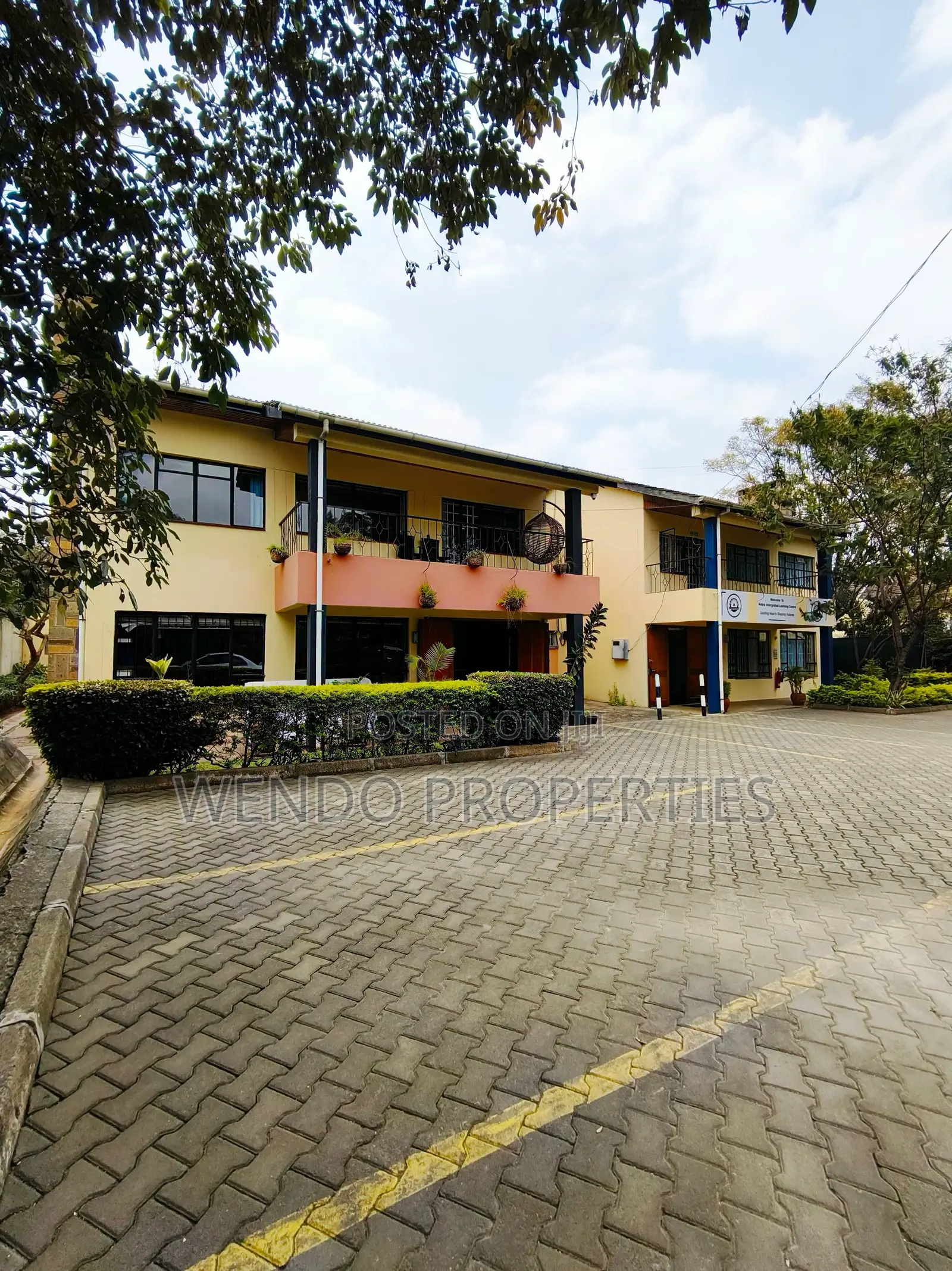 5bdrm House in State House Area for rent