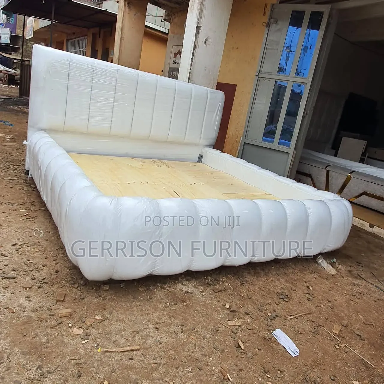 5*6 Stylish Ultra Modern Bubble Bed