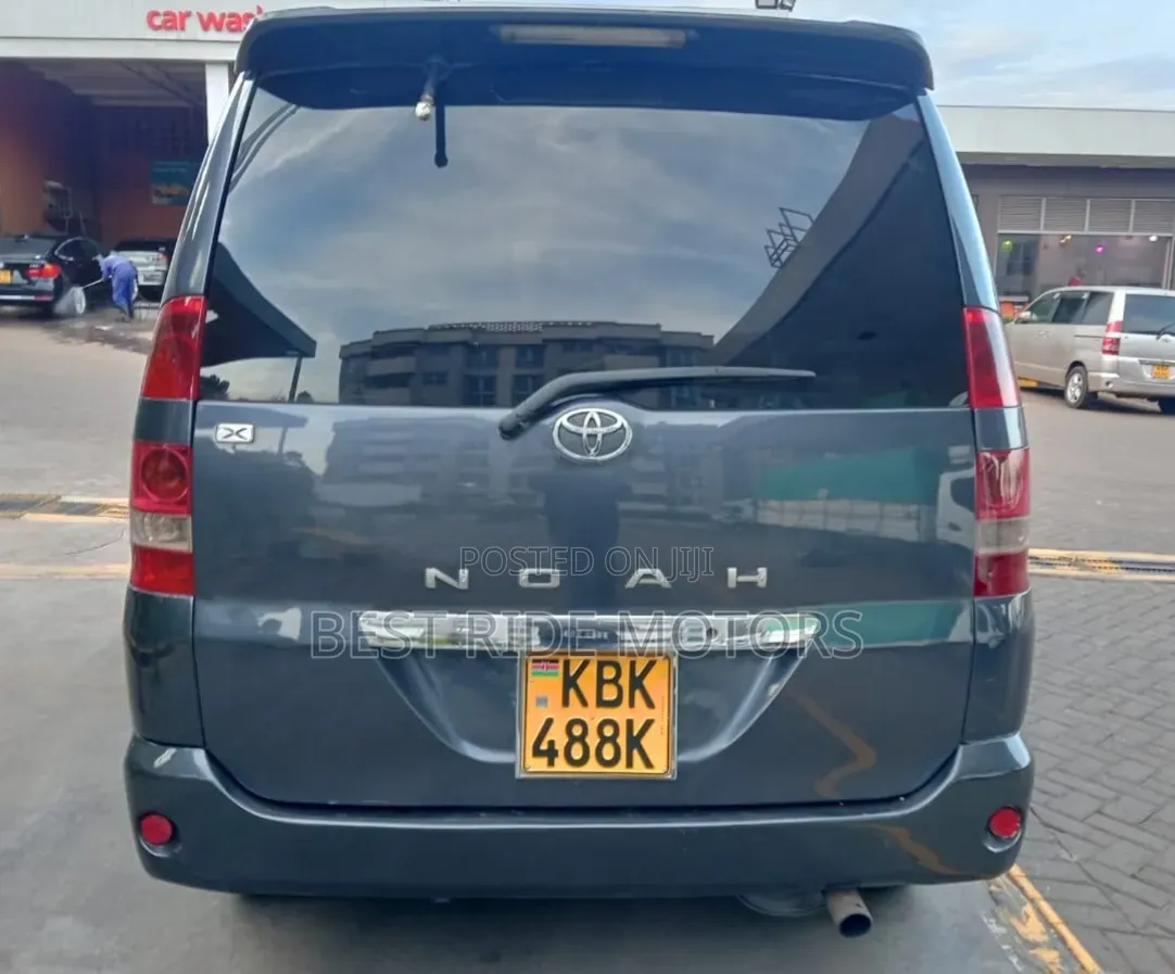 Toyota Noah 2.0 FWD (8 Seater) 2003 Gray