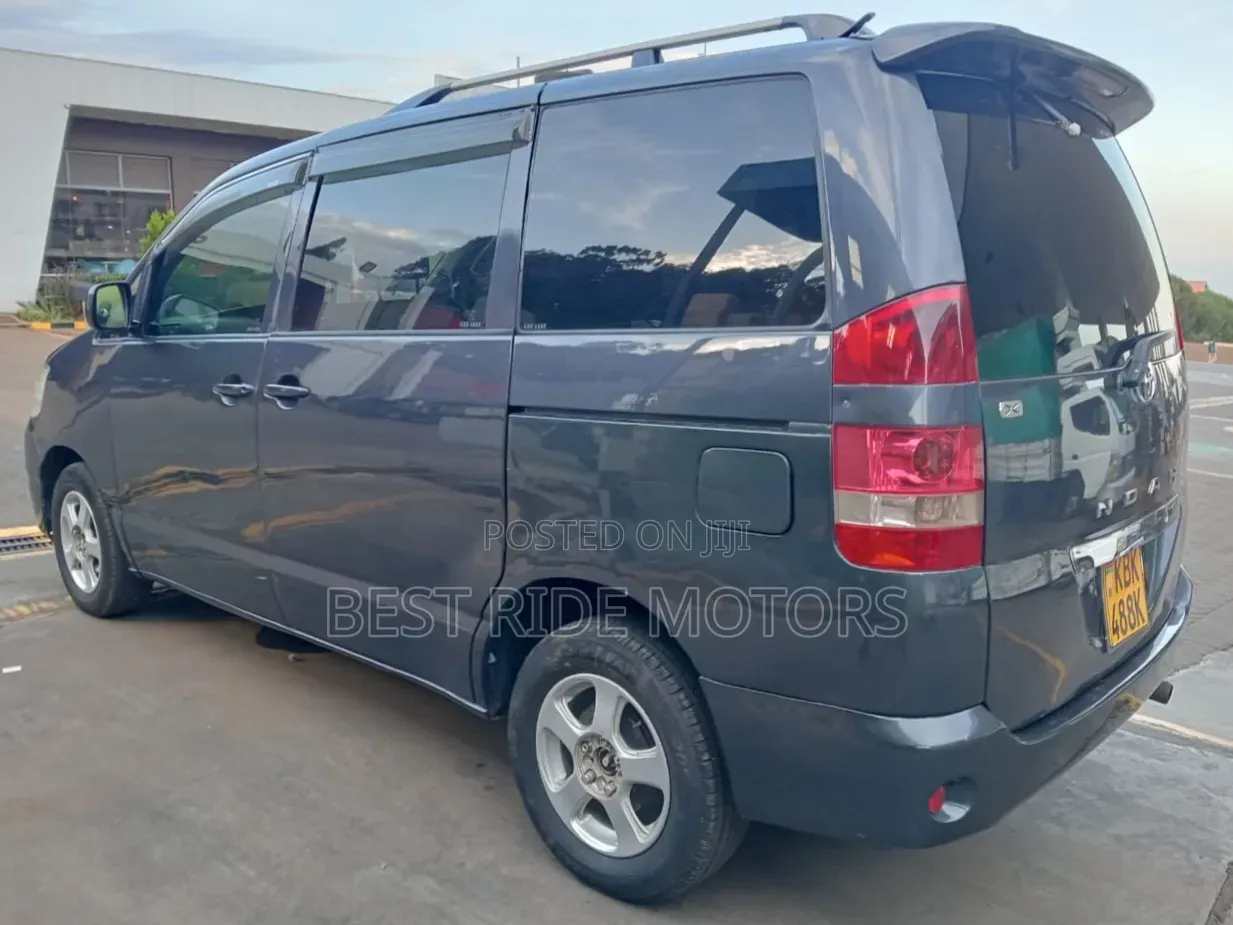 Toyota Noah 2.0 FWD (8 Seater) 2003 Gray