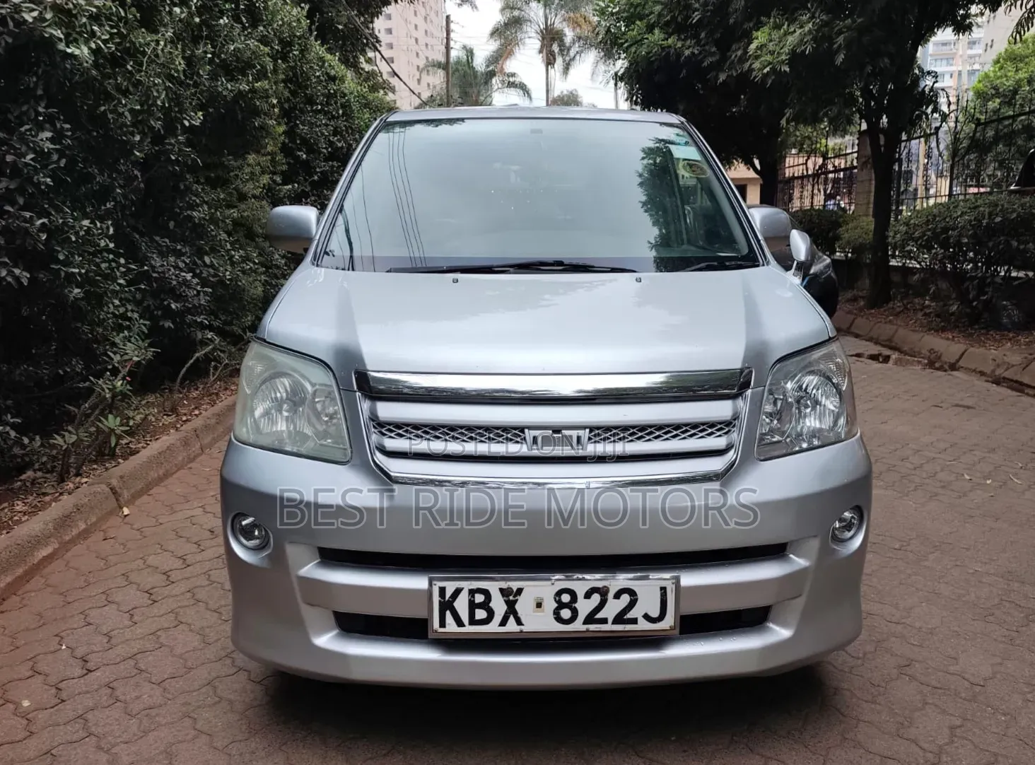 Toyota Noah 2.0 FWD (8 Seater) 2006 Silver