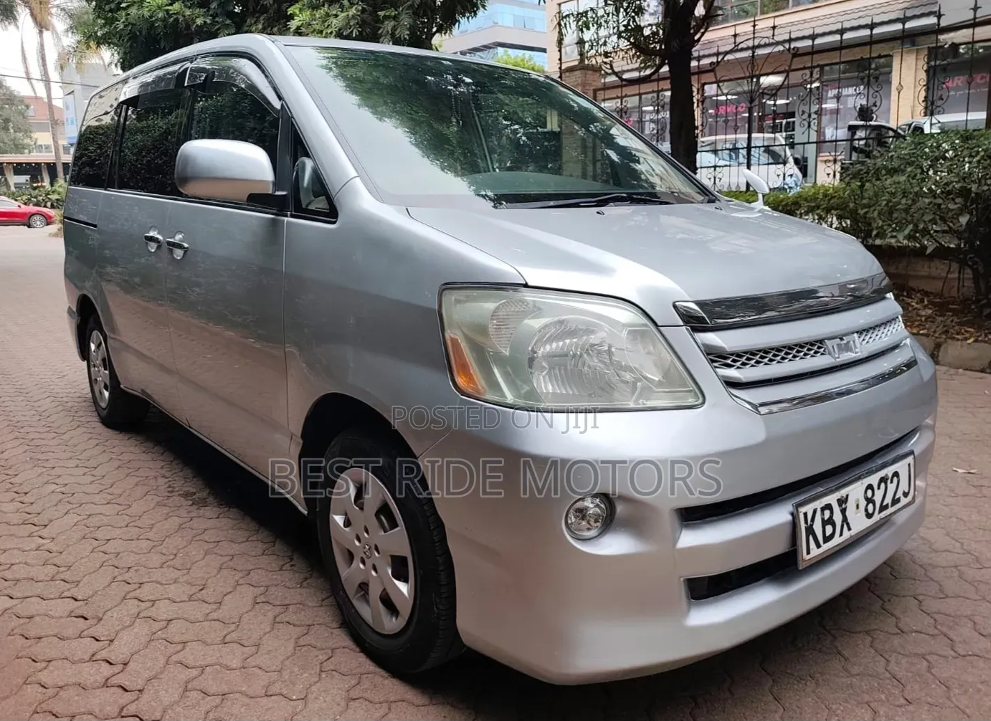 Toyota Noah 2.0 FWD (8 Seater) 2006 Silver