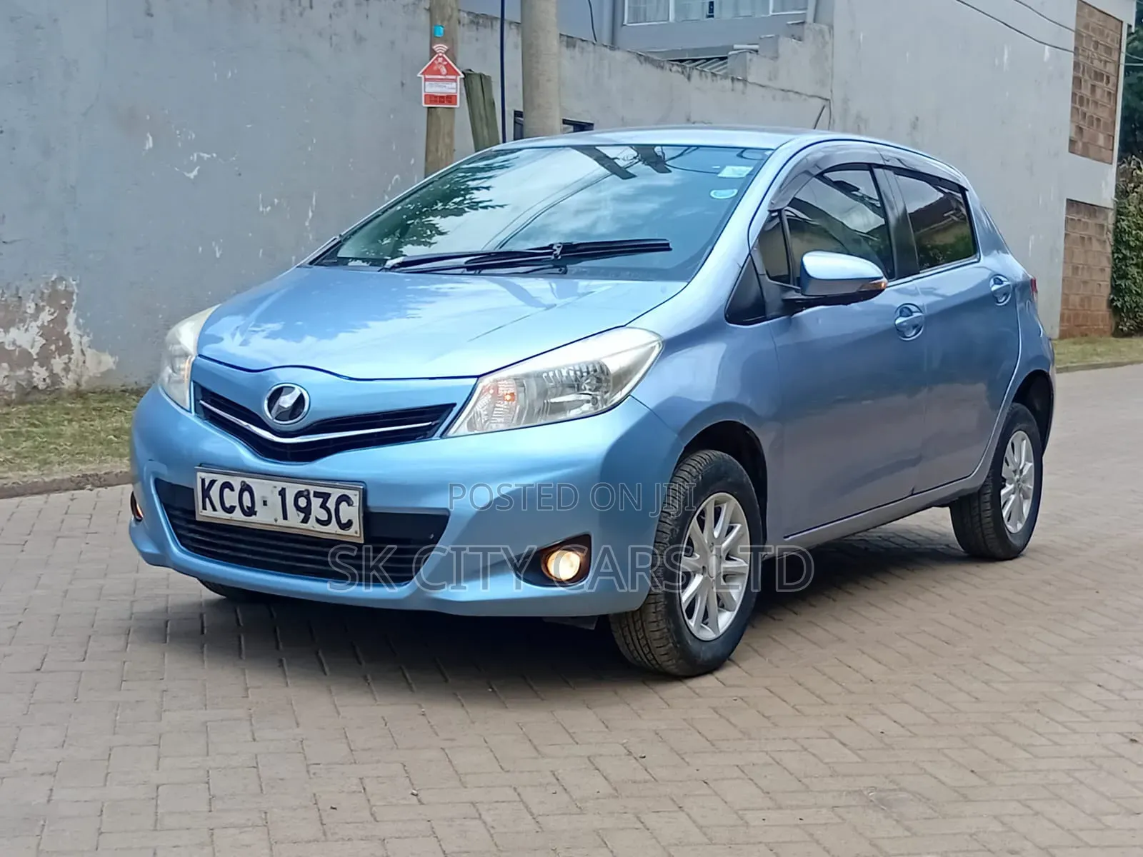 Toyota Vitz 1.3 FWD 5dr 2010 Blue