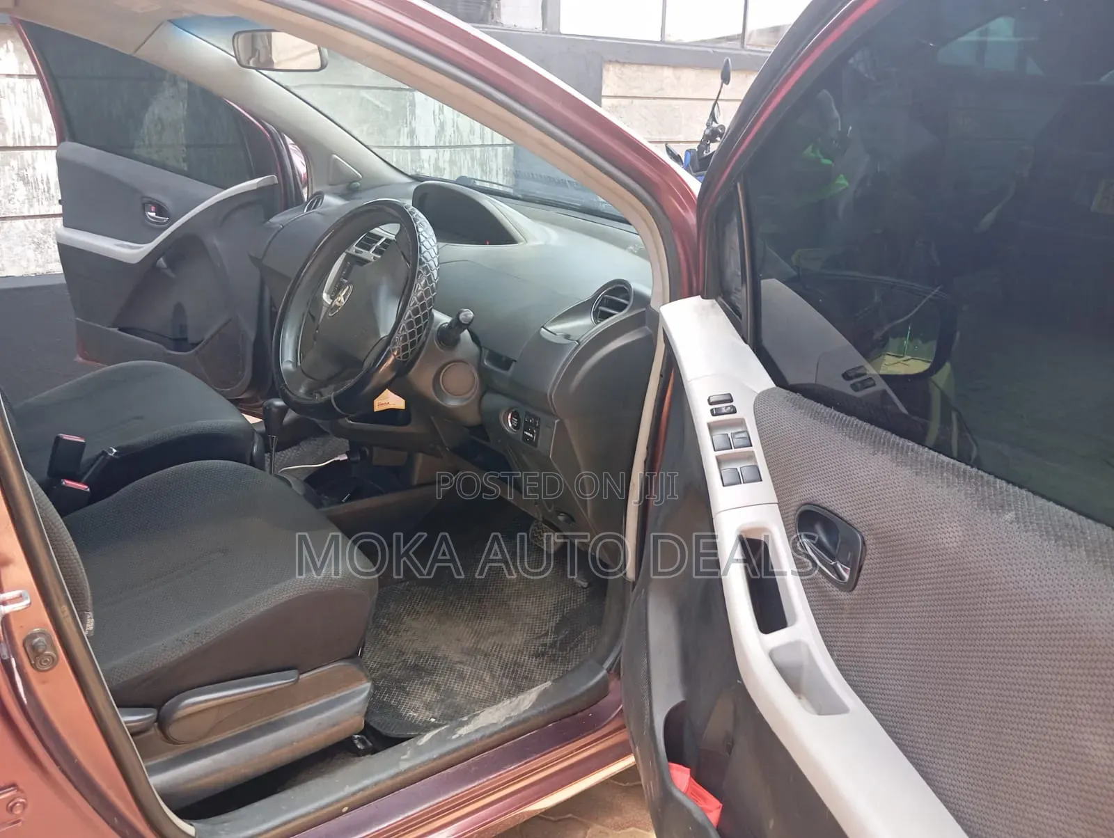 Toyota Vitz 1.0 FWD 5dr 2010 Burgundy