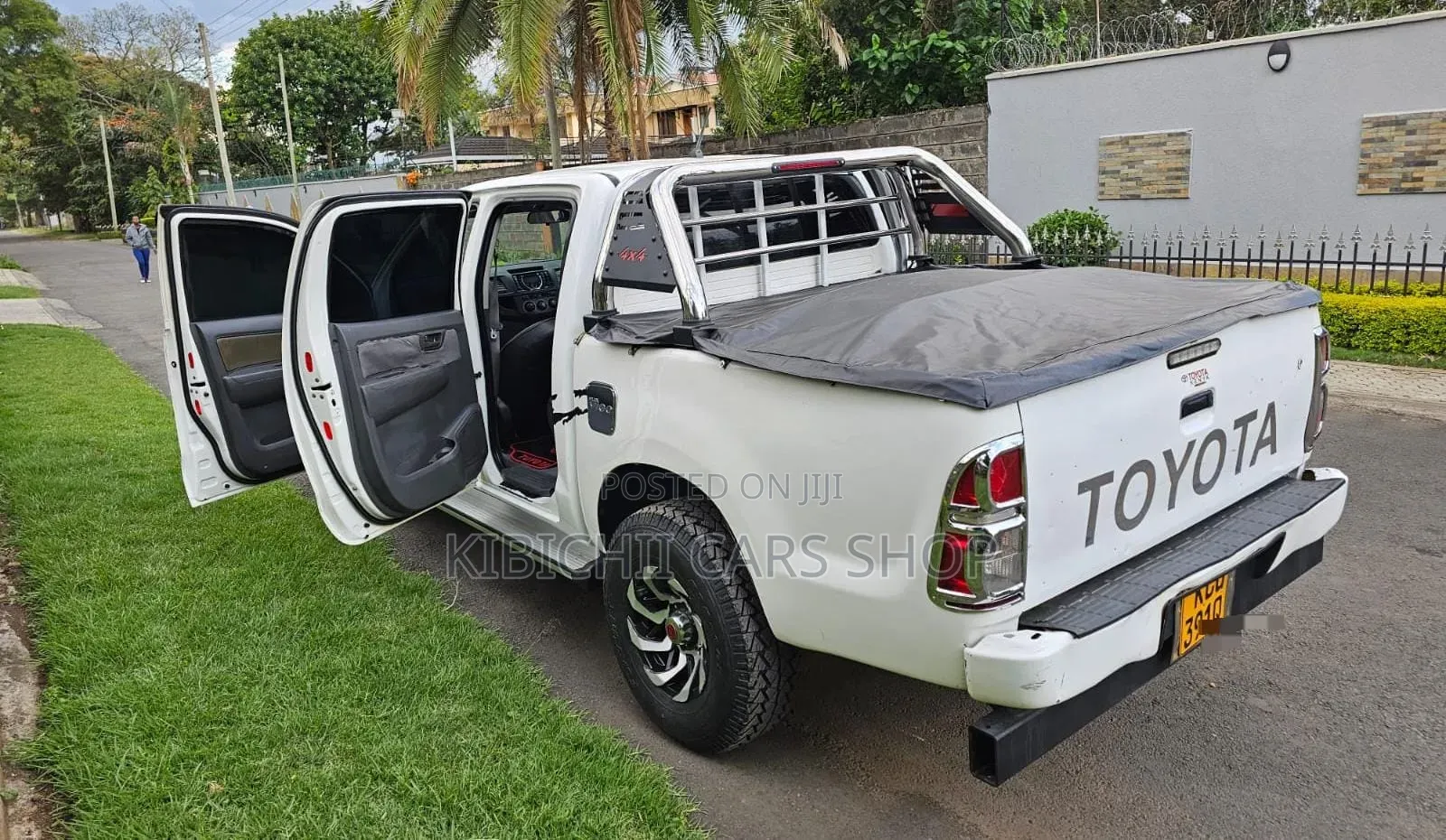 Toyota Hilux 2012 White