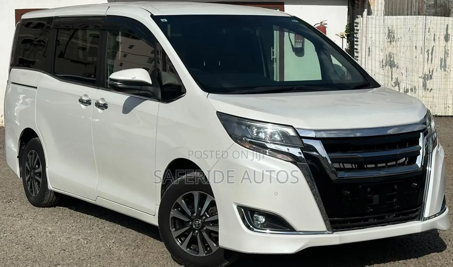 Toyota Esquire 2.0 FWD (7 seater) 2019 White