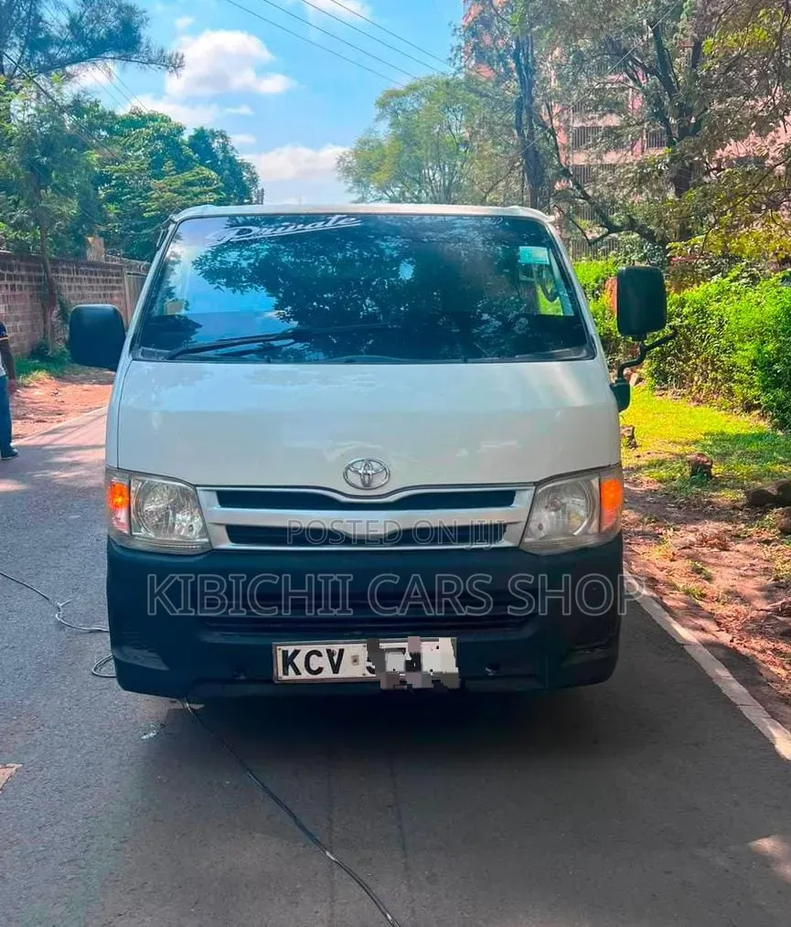 Toyota HiAce 2013 White