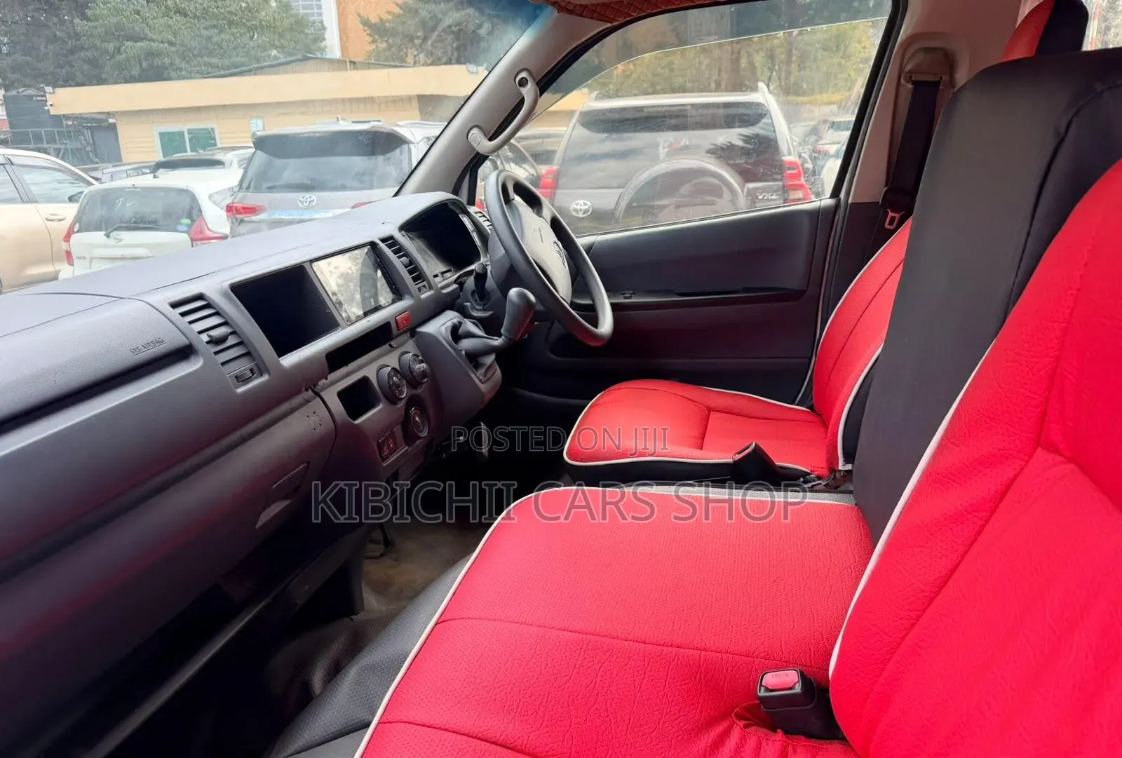 Toyota HiAce 2019 White