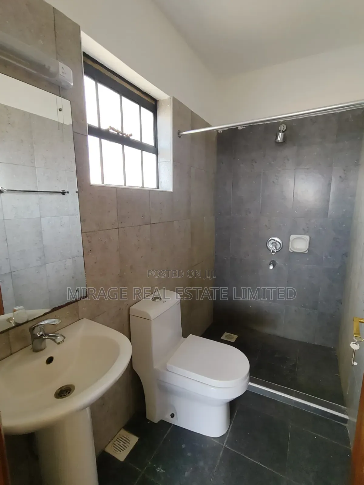 3bdrm Apartment in Jamhuri Estate for rent