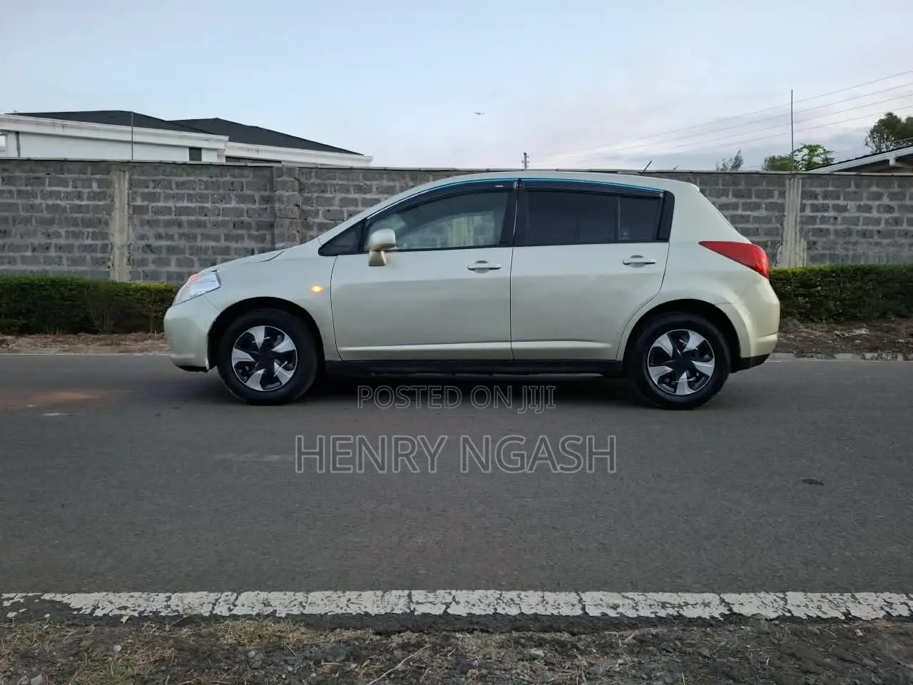 Nissan Tiida 2007 Gold