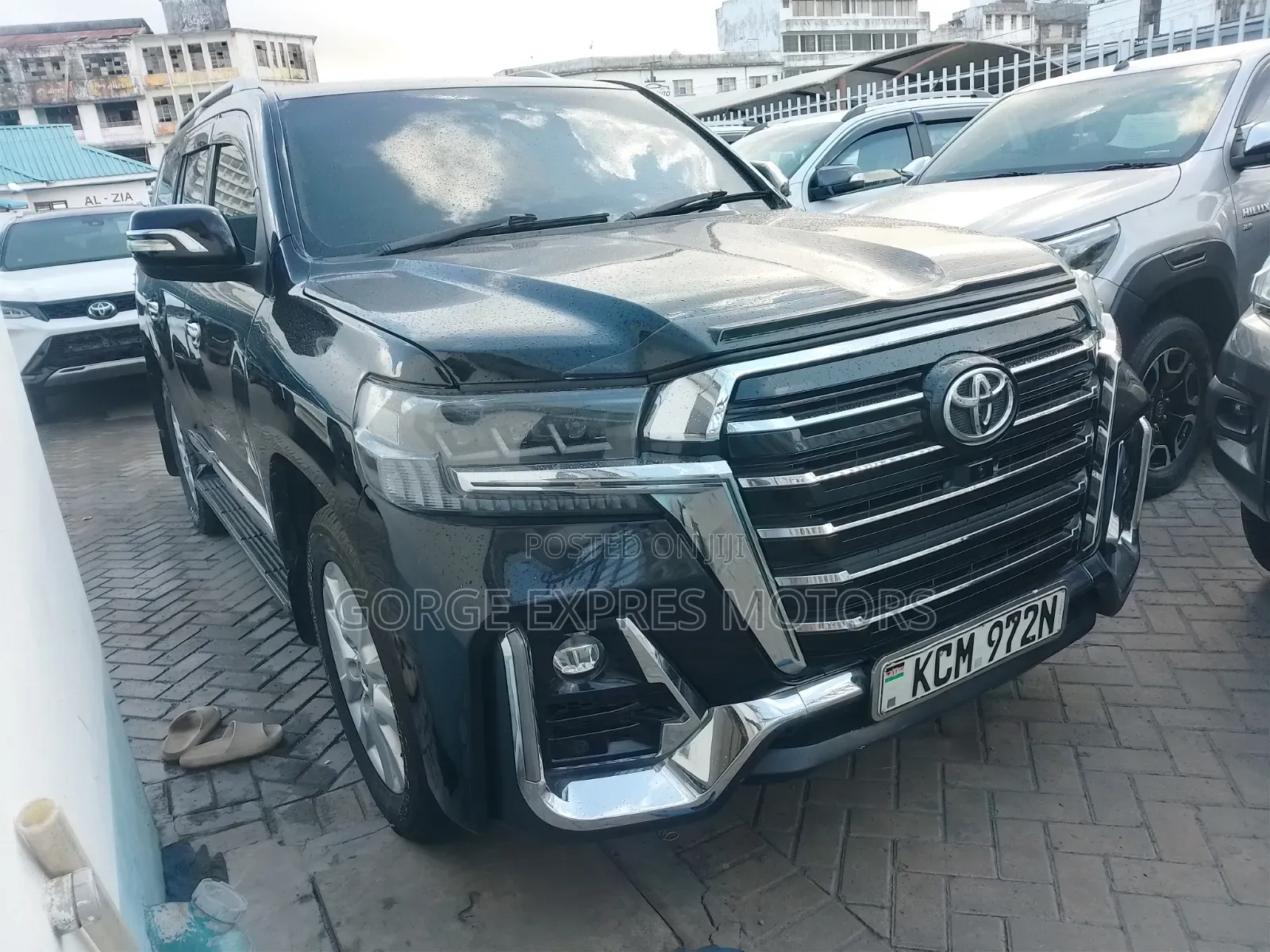 Toyota Land Cruiser 4.6 V8 AX 2010 Black