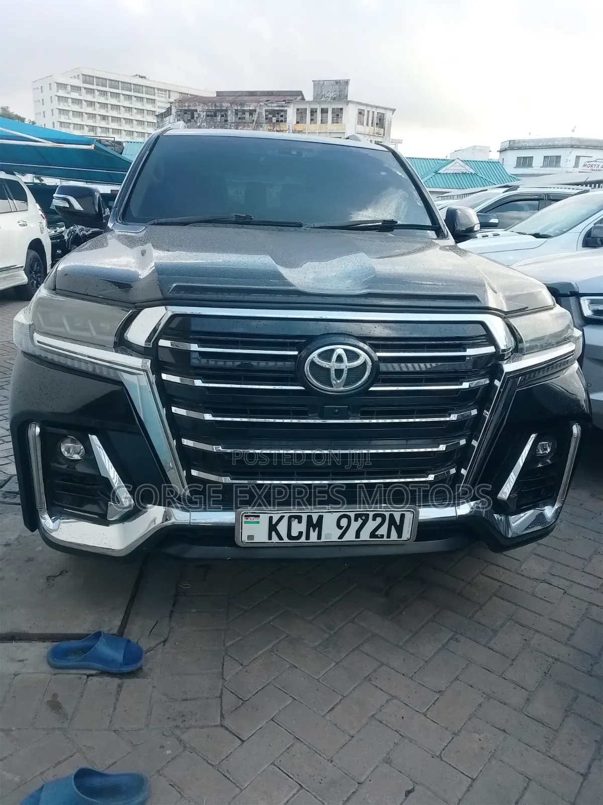 Toyota Land Cruiser 4.6 V8 AX 2010 Black