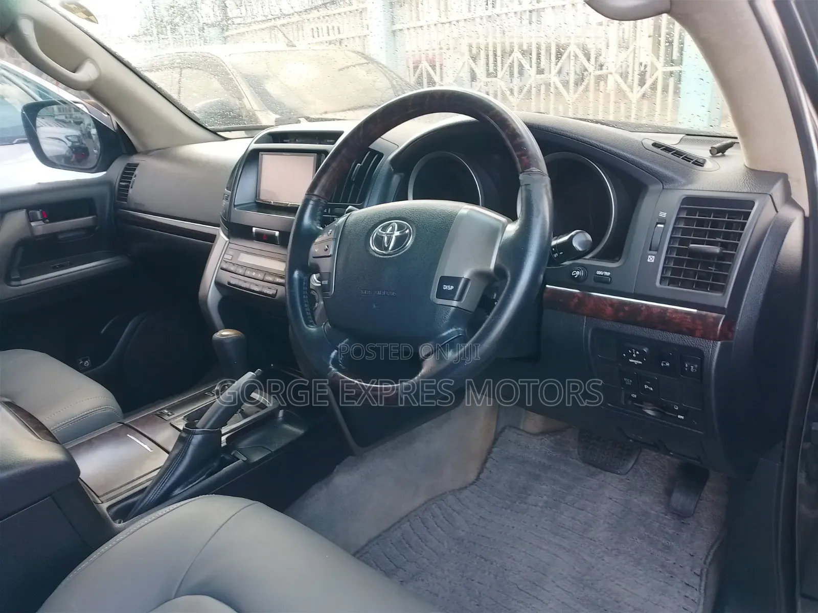 Toyota Land Cruiser 4.6 V8 AX 2010 Black