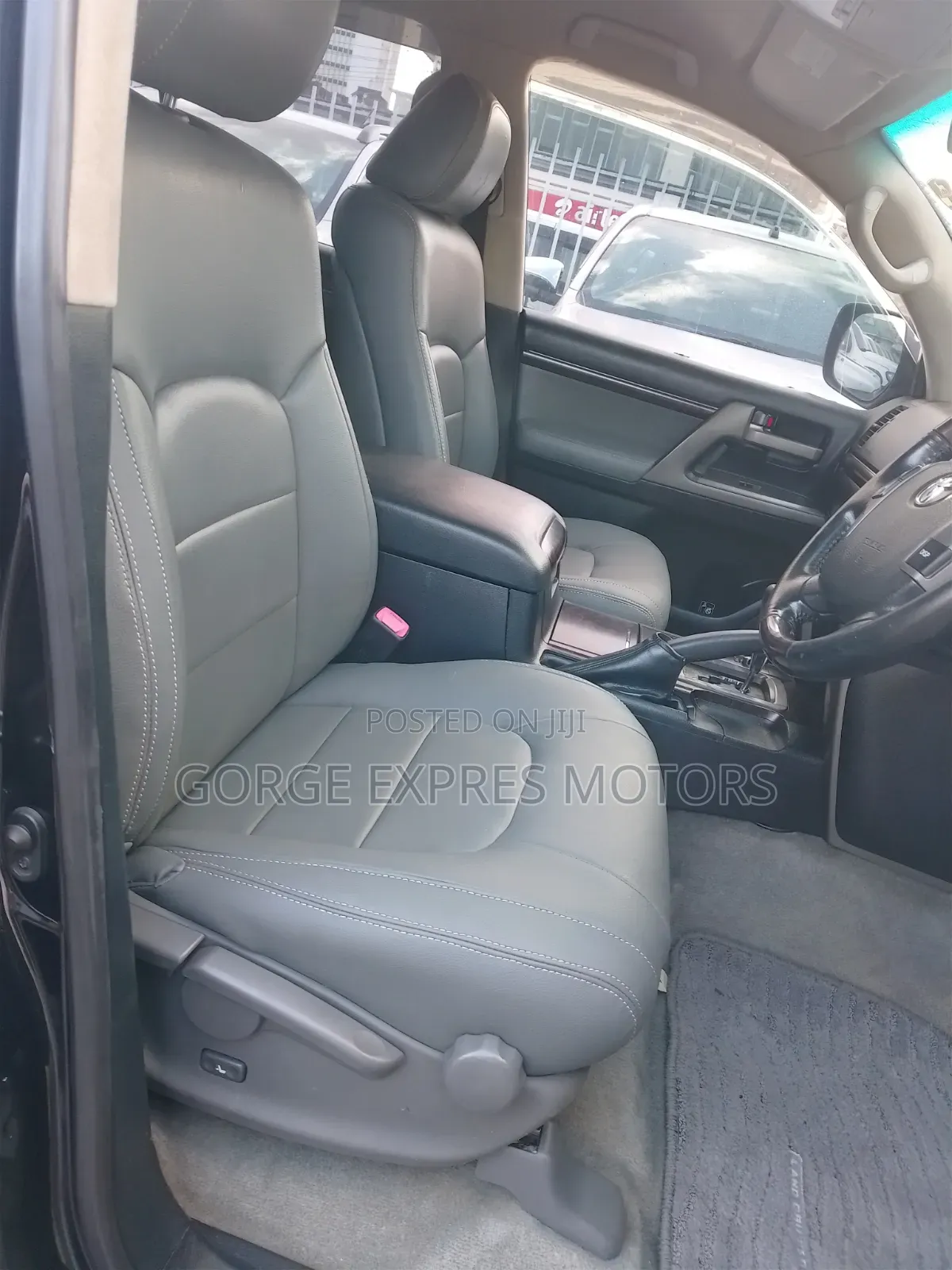 Toyota Land Cruiser 4.6 V8 AX 2010 Black