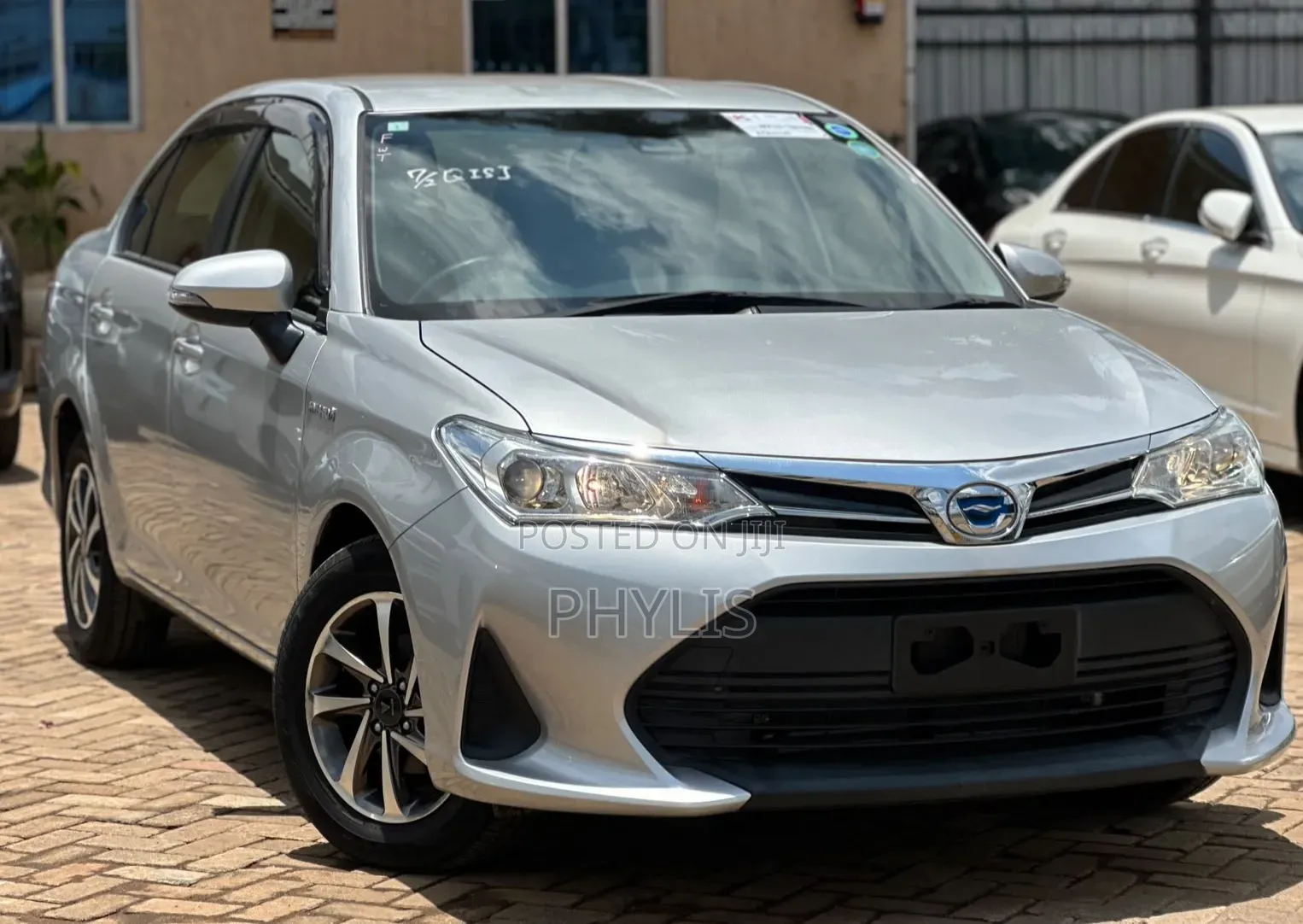 Toyota Axio 1.5 Hybrid 2WD 2019 Silver