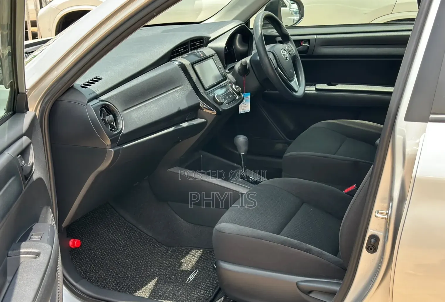 Toyota Axio 1.5 Hybrid 2WD 2019 Silver