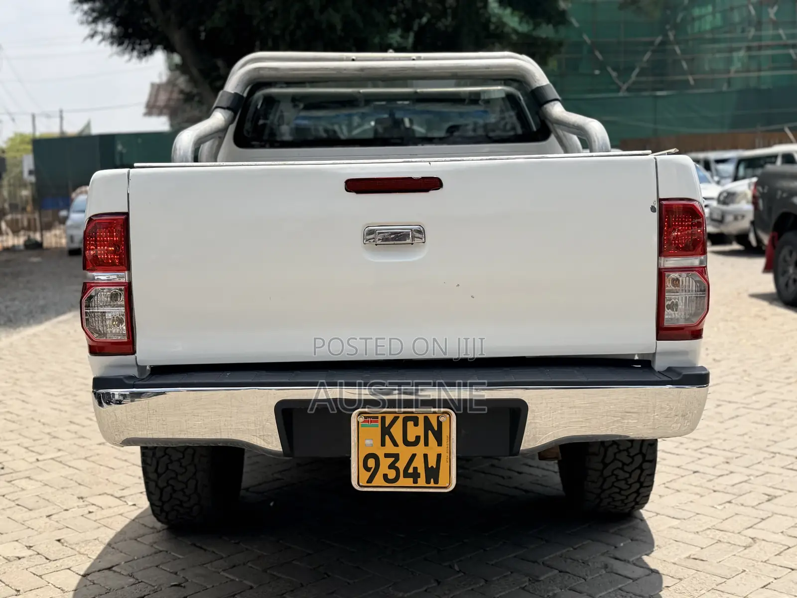 Toyota Hilux 2013 White
