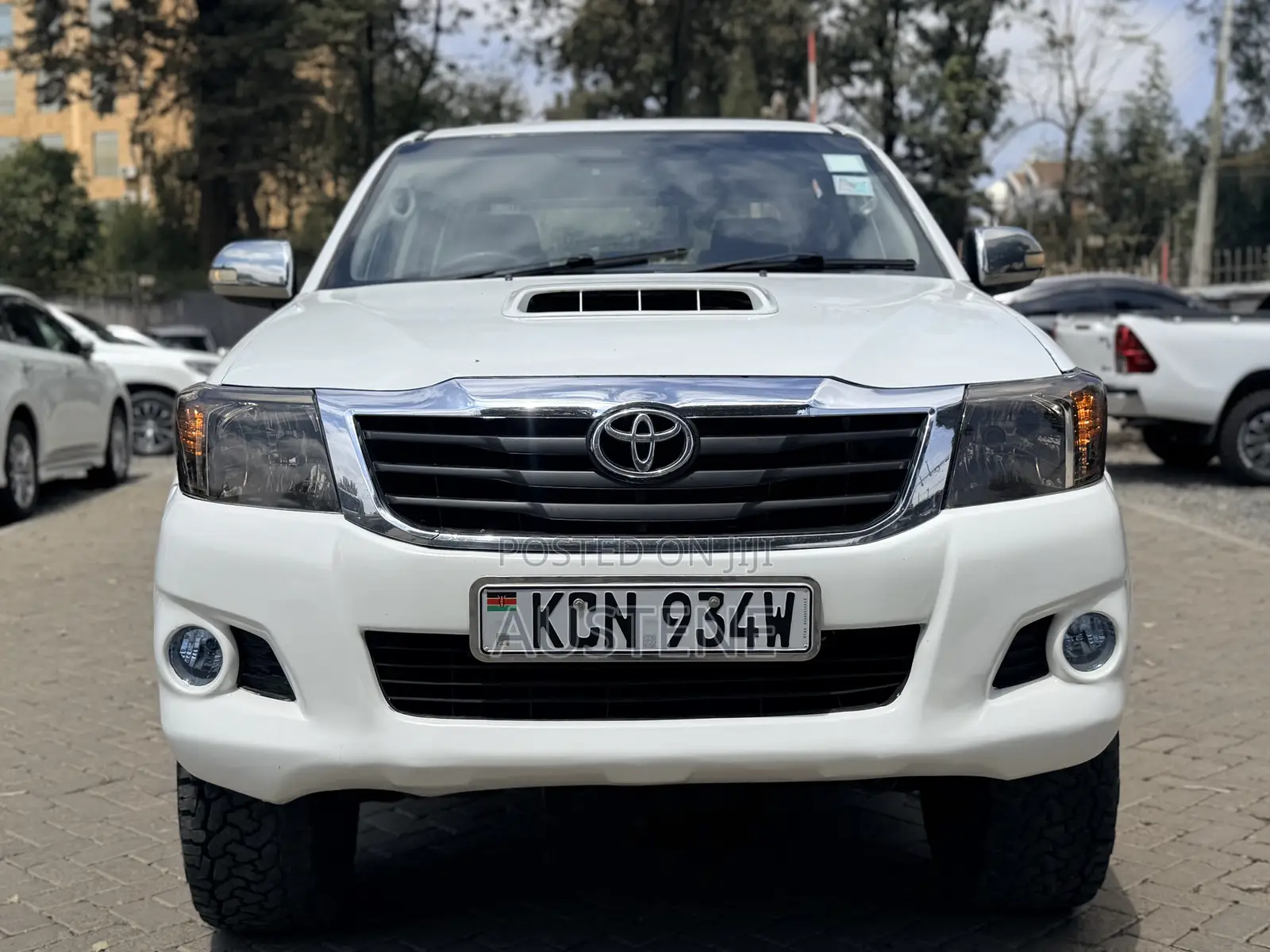 Toyota Hilux 2013 White