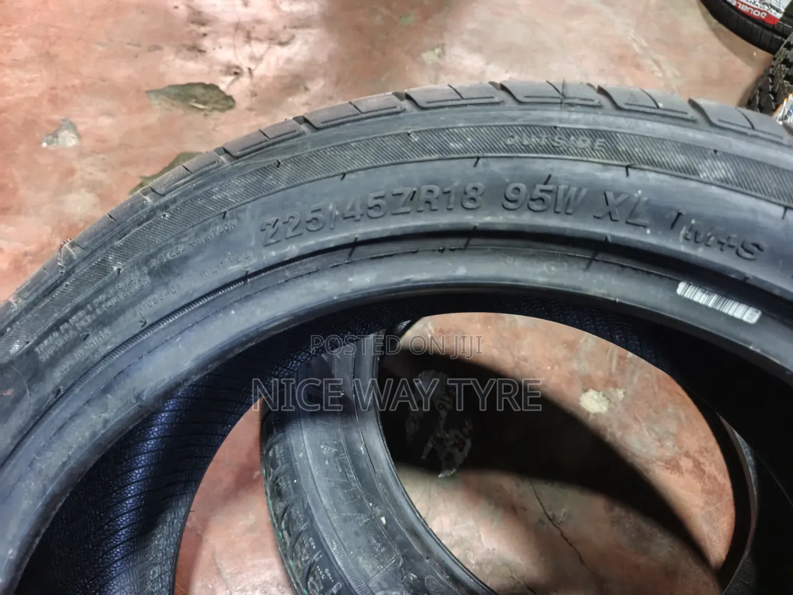 225/45r18 Centara
