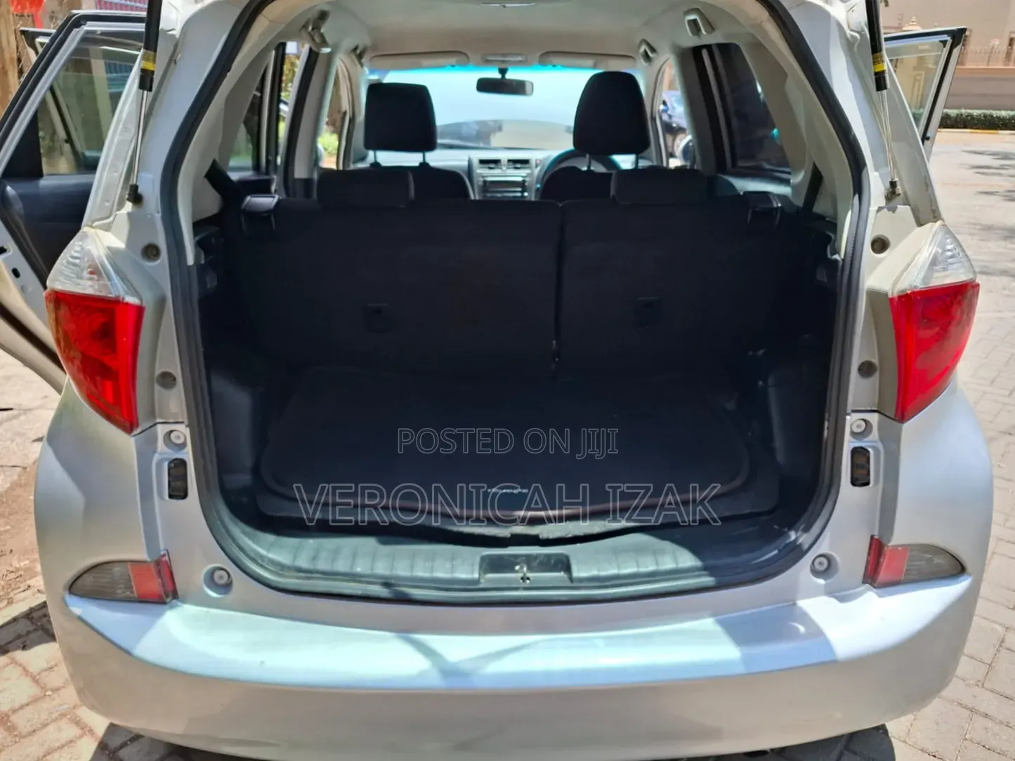 Toyota Ractis 2011 Silver
