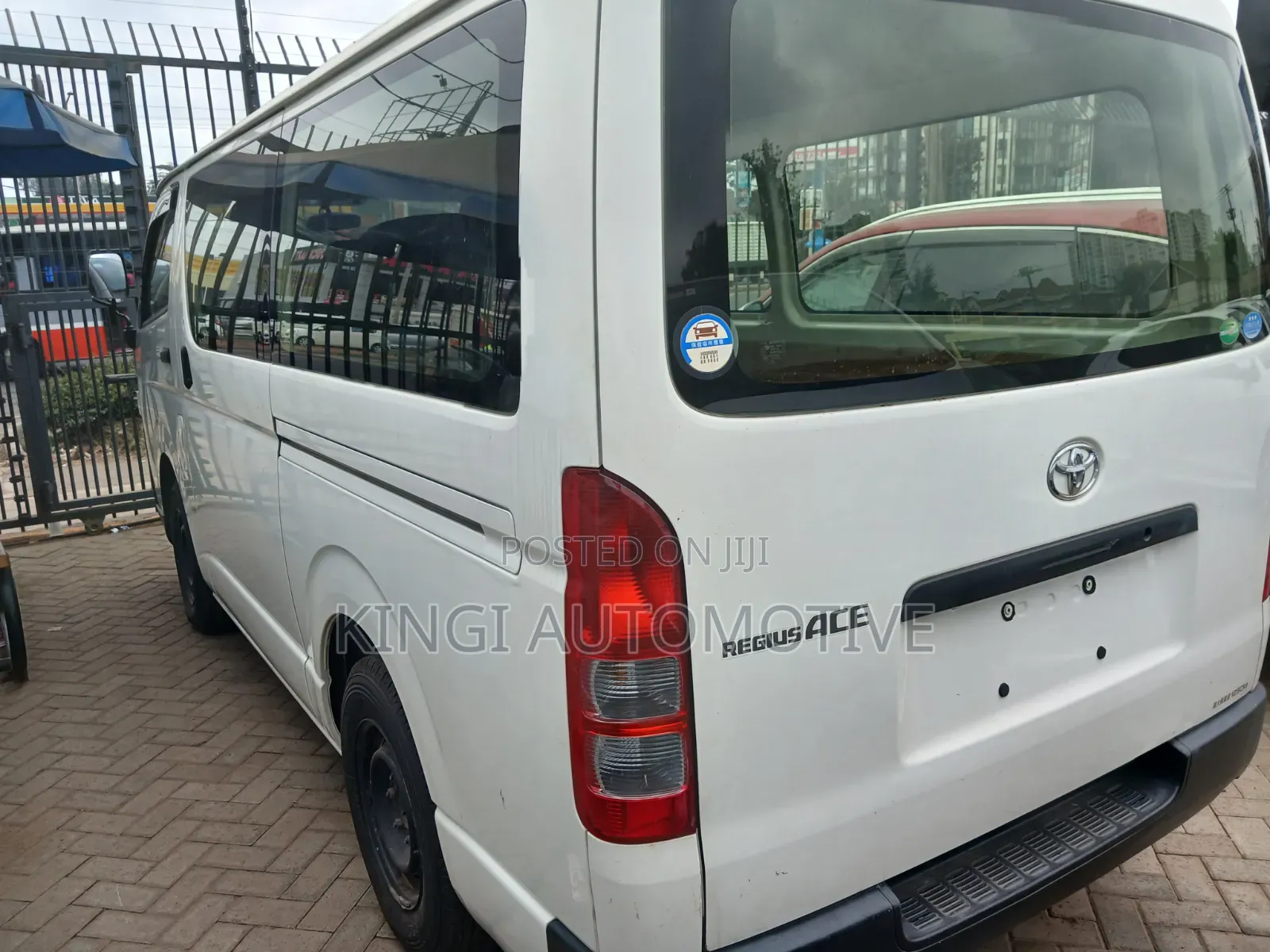 Toyota HiAce 2021 White