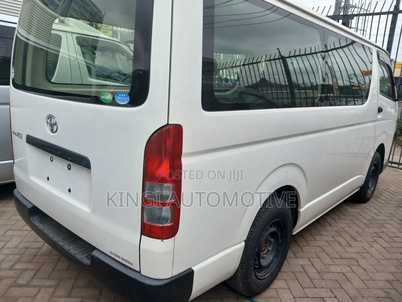 Toyota HiAce 2021 White
