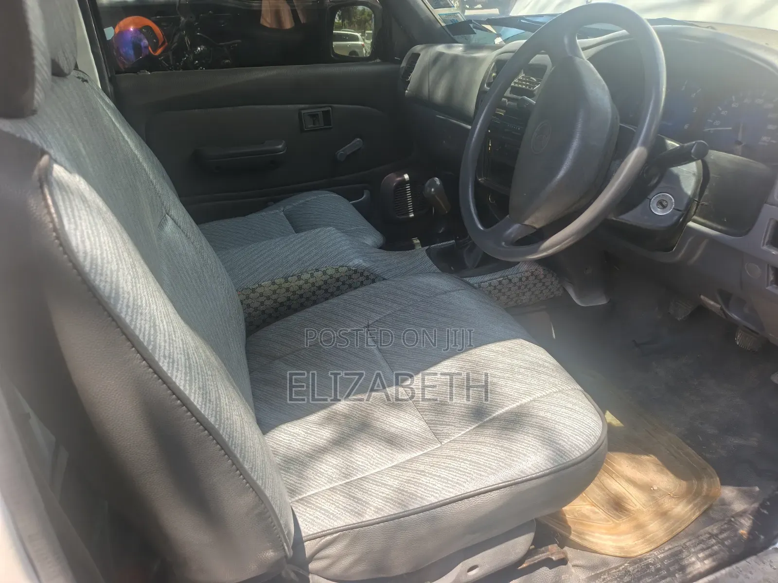 Toyota Hilux 2003 White