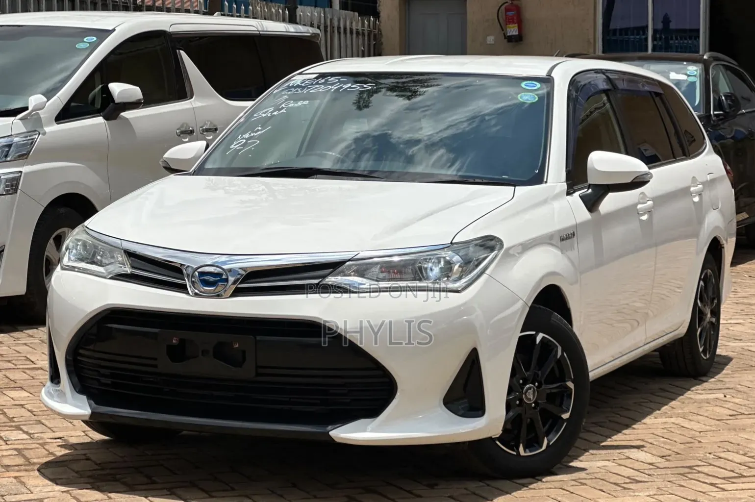 Toyota Corolla Fielder 1.5 Hybrid FWD 2019 White