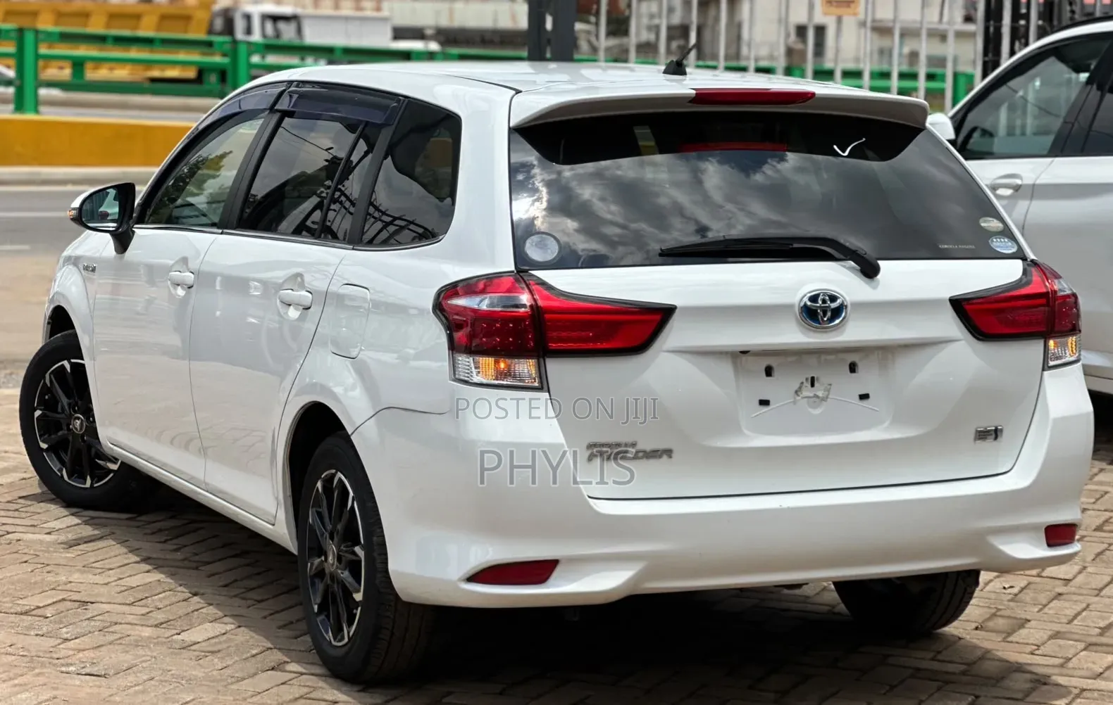 Toyota Corolla Fielder 1.5 Hybrid FWD 2019 White