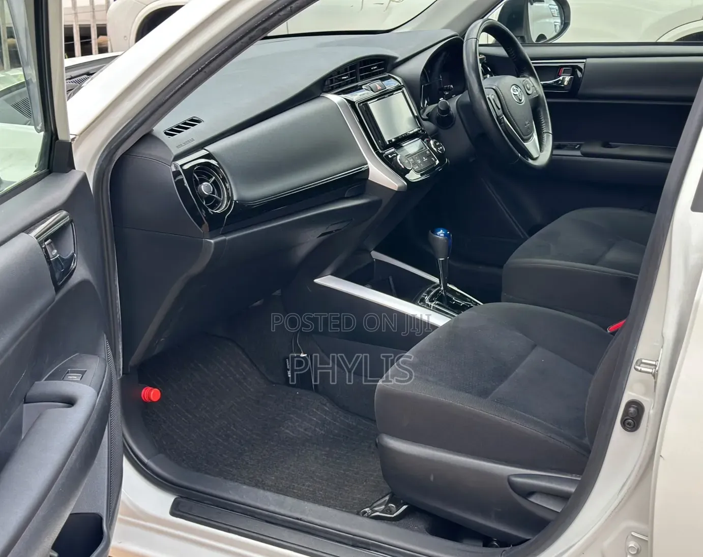 Toyota Corolla Fielder 1.5 Hybrid FWD 2019 White