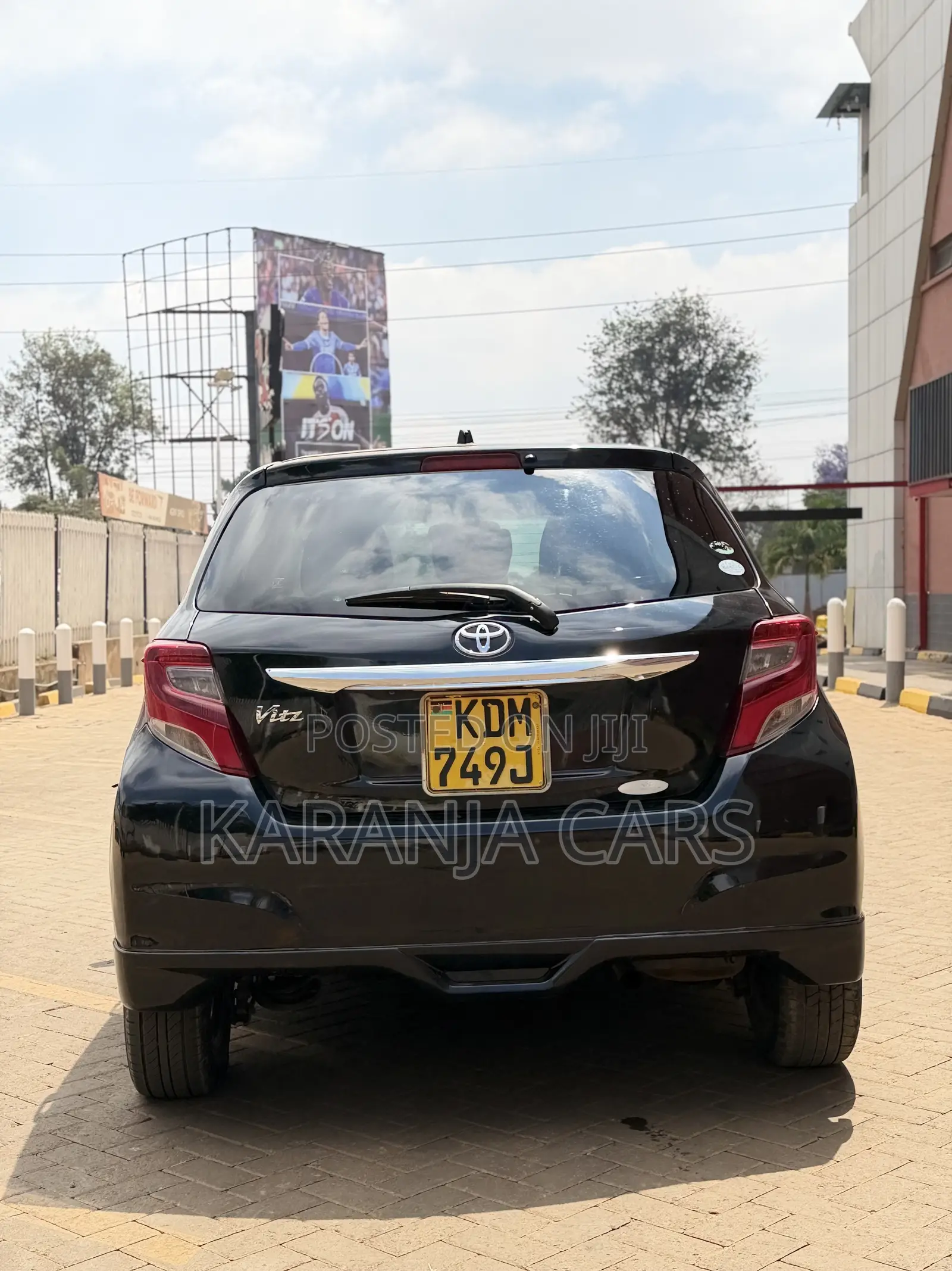 Toyota Vitz 1.3 FWD 5dr 2016 Black