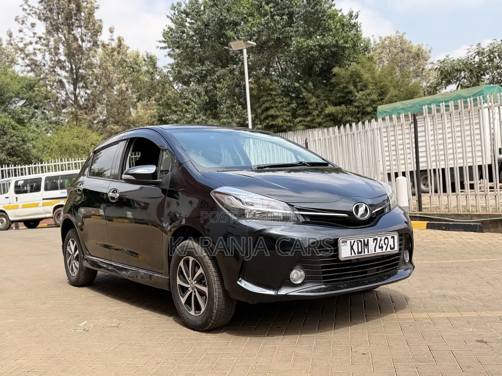 Toyota Vitz 1.3 FWD 5dr 2016 Black