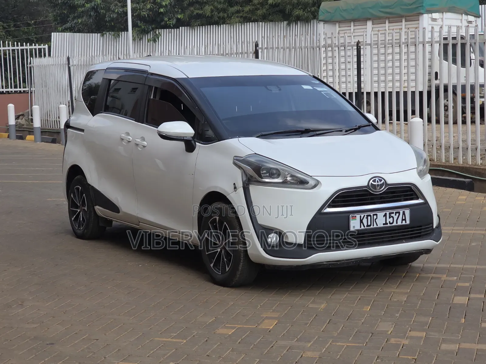 Toyota Sienta 2016 White
