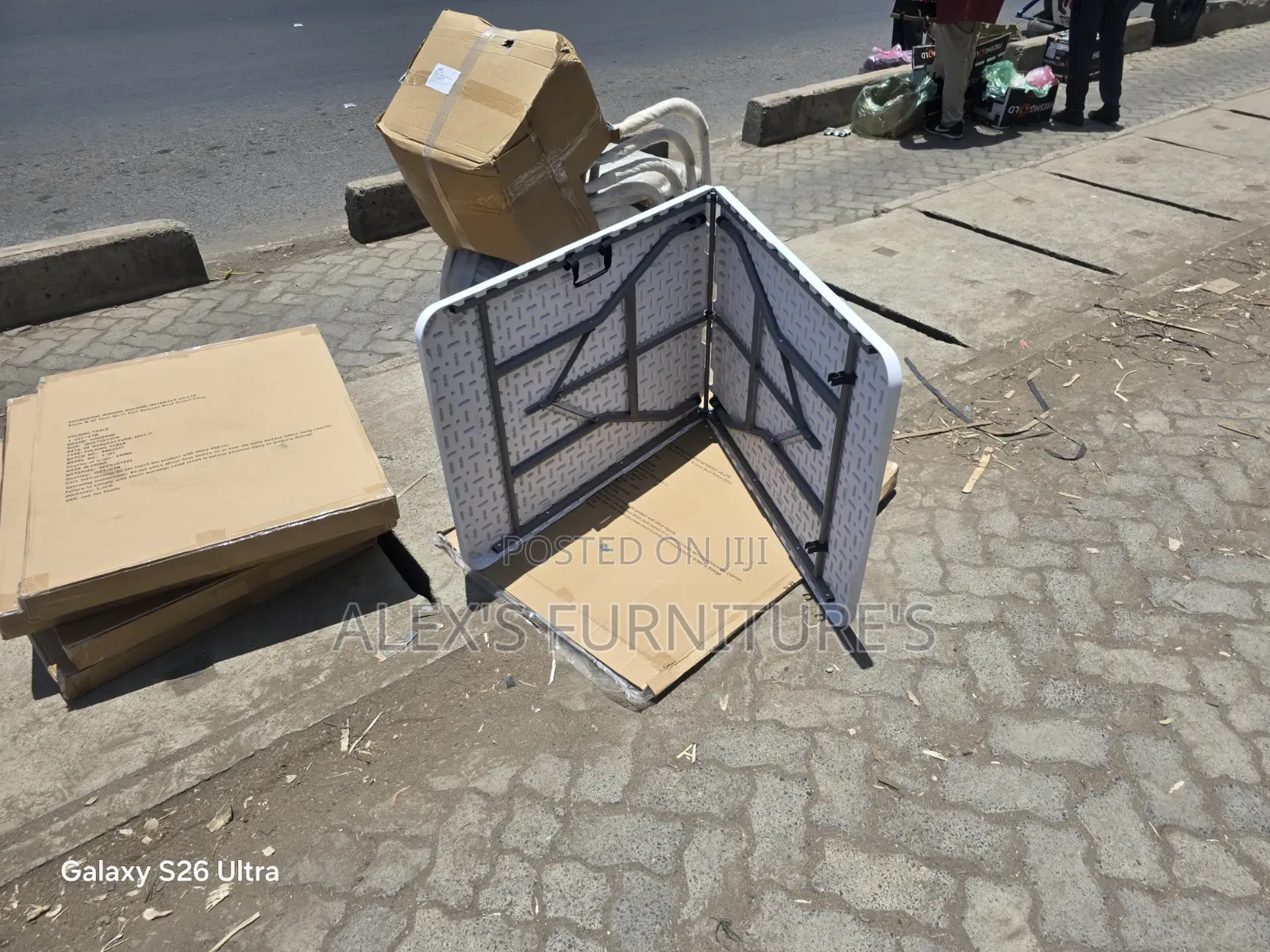 Luxury MODERN FOLDABLE Table/