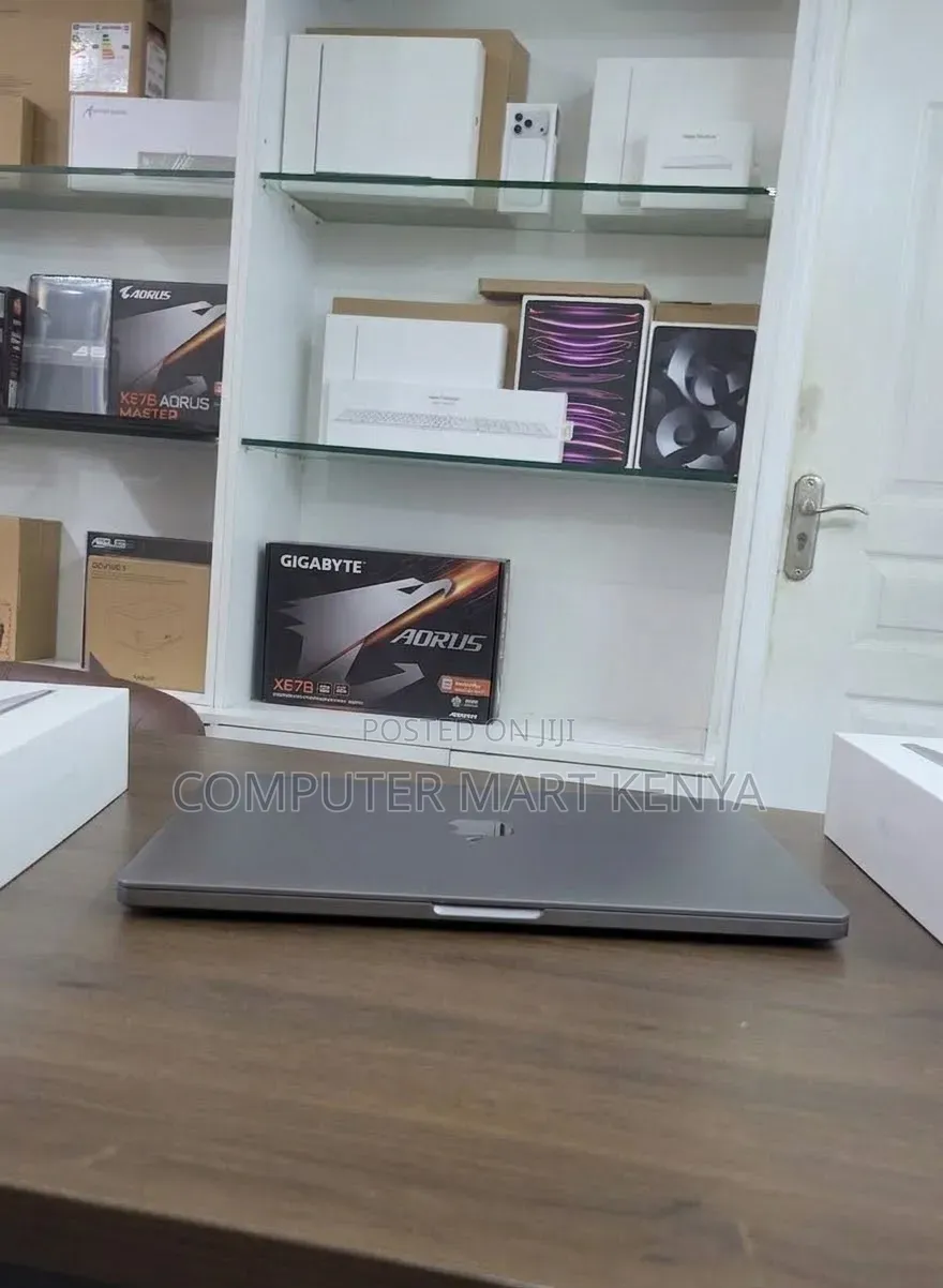 New Laptop Apple MacBook Pro 2019 32GB Intel Core i7 SSD 1T